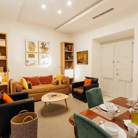 Casa Patio Del Siglo Xix Севилья